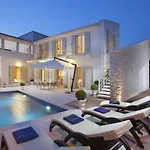 Luxury Frida With Heated Pool Tar-Vabriga