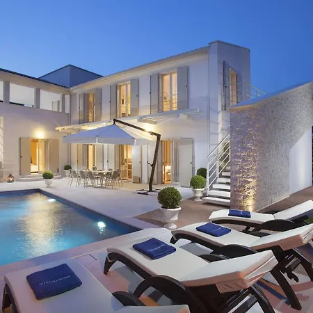 Luxury Frida With Heated Pool Tar-Vabriga