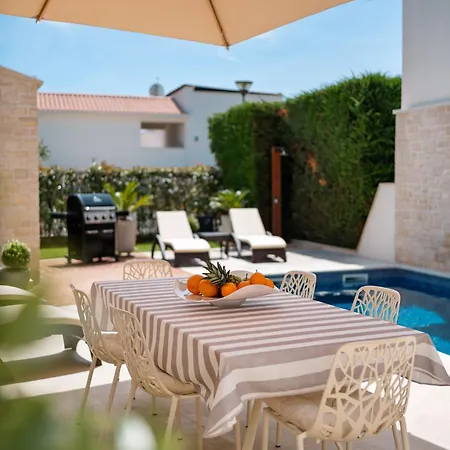 Villa Luxury Frida With Heated Pool Tar-Vabriga