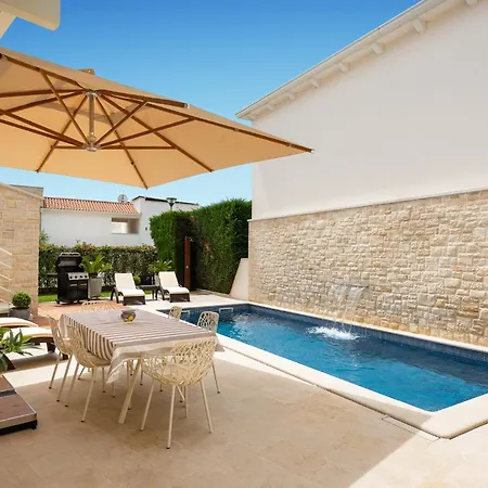 Villa Luxury With Heated Pool