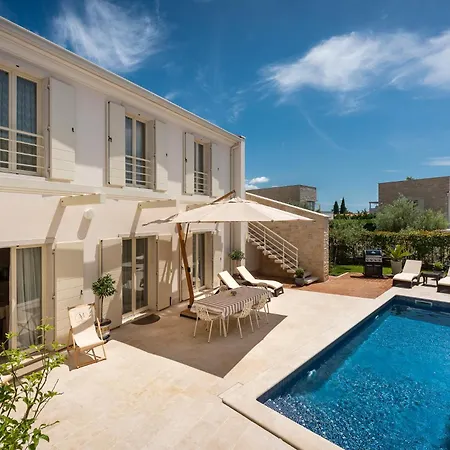 Luxury With Heated Pool Villa Tar-Vabriga