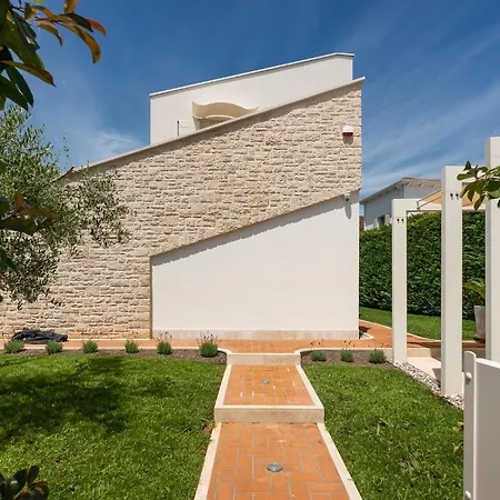 Luxury Frida With Heated Pool Tar-Vabriga